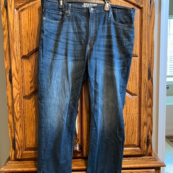 Signature by Levi Strauss Other - Men’s Levi Strauss blue jeans Size 42x30 great condition